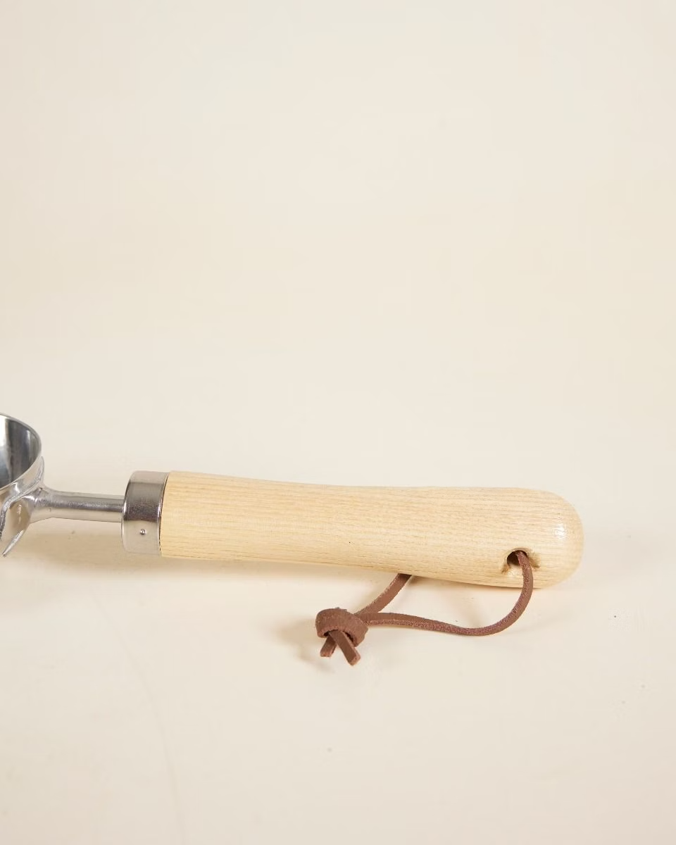 Potting Scoop - Light Wood