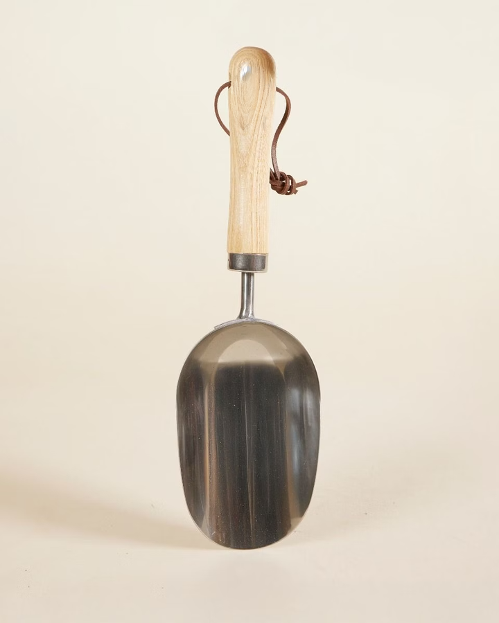 Potting Scoop Light Wood