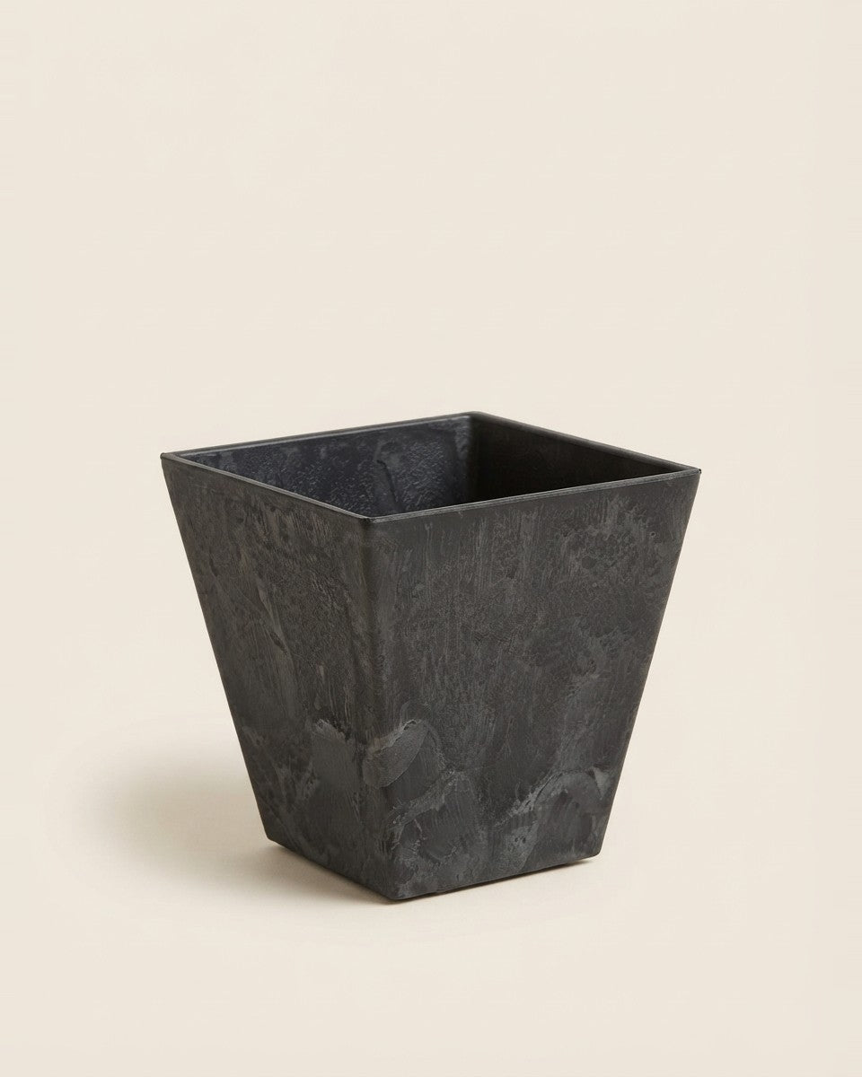 6 In. H X 5.9 In. W X 5.9 In. D Resin Ella Planter Black حوض نباتات